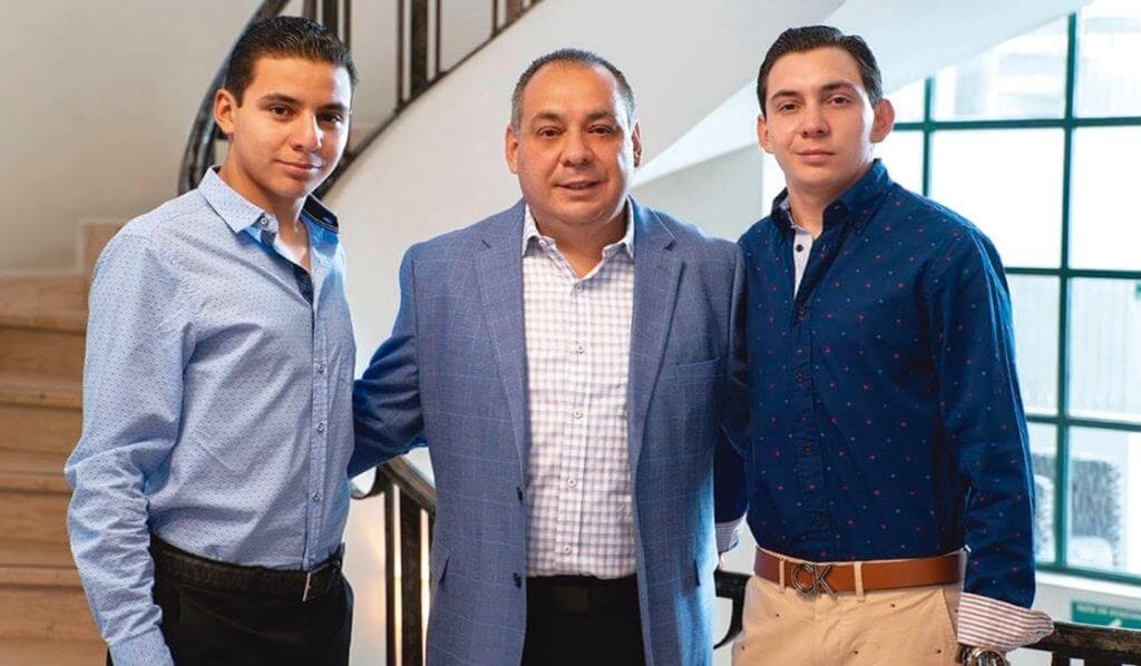 Fundador con sus hijos de PROFLEET